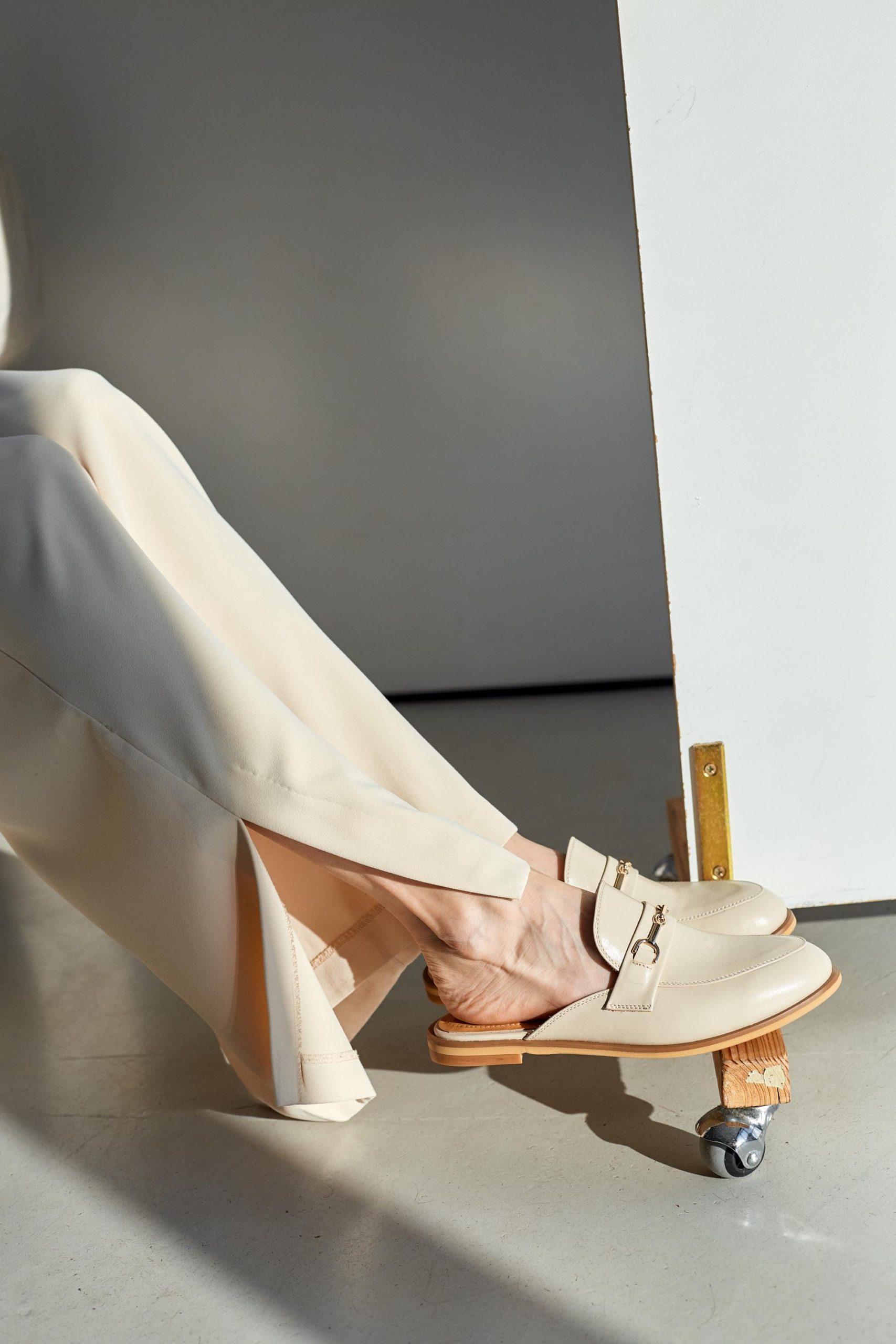 Beige Leather Women's Mules Backless Flat Shoes Casual